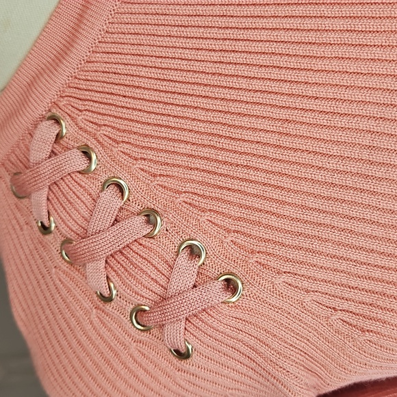 Montgomery Post - Crew Neck Raglan Fitted Ribbed Top - Picture 7 of 12